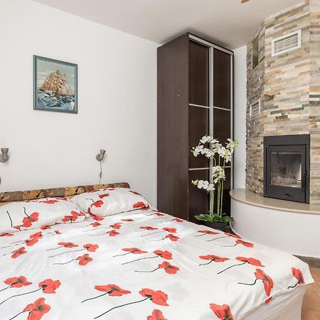 1 Bedroom Beautiful Apartment In Vrh Vrh  Екстер'єр фото