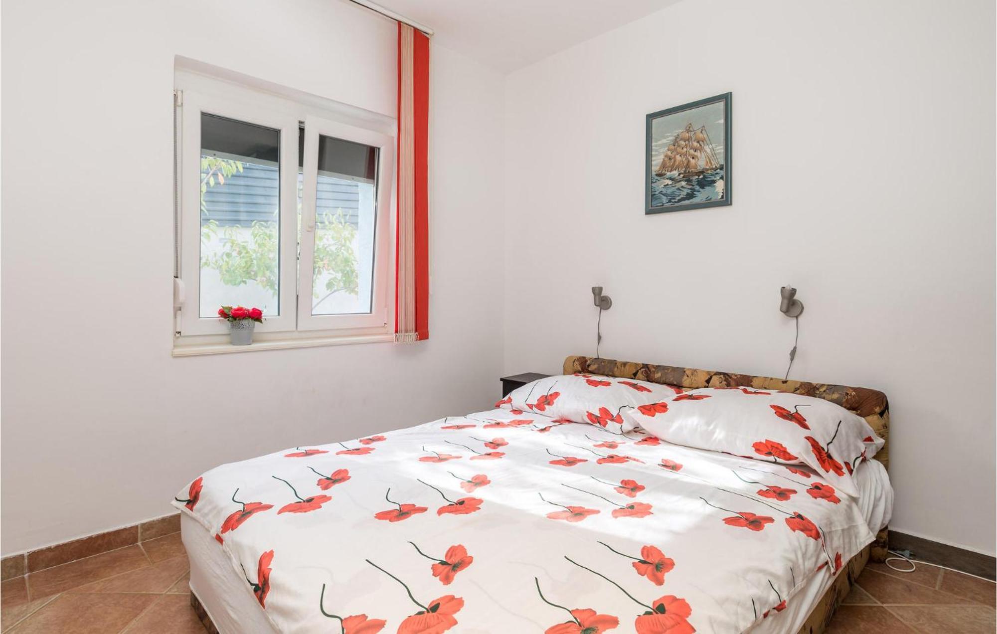 1 Bedroom Beautiful Apartment In Vrh Vrh  Екстер'єр фото