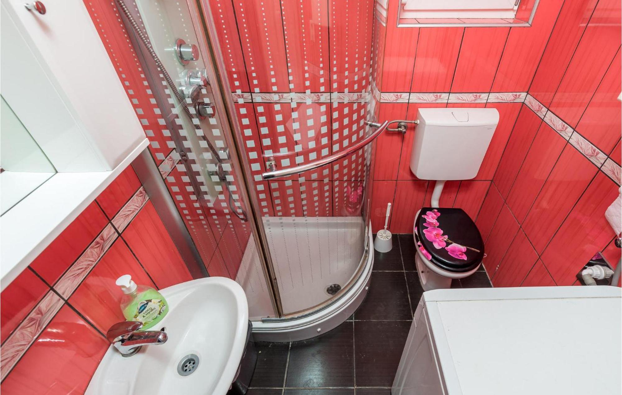 1 Bedroom Beautiful Apartment In Vrh Vrh  Екстер'єр фото