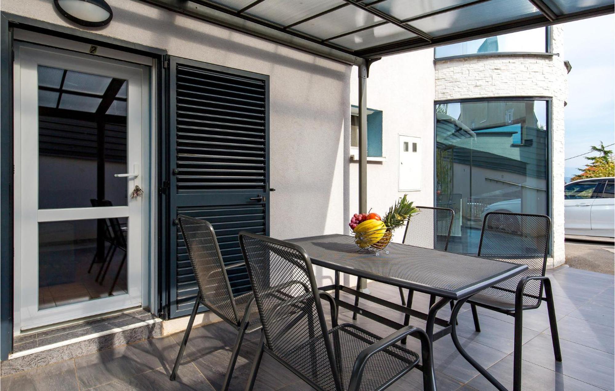 1 Bedroom Beautiful Apartment In Vrh Vrh  Екстер'єр фото