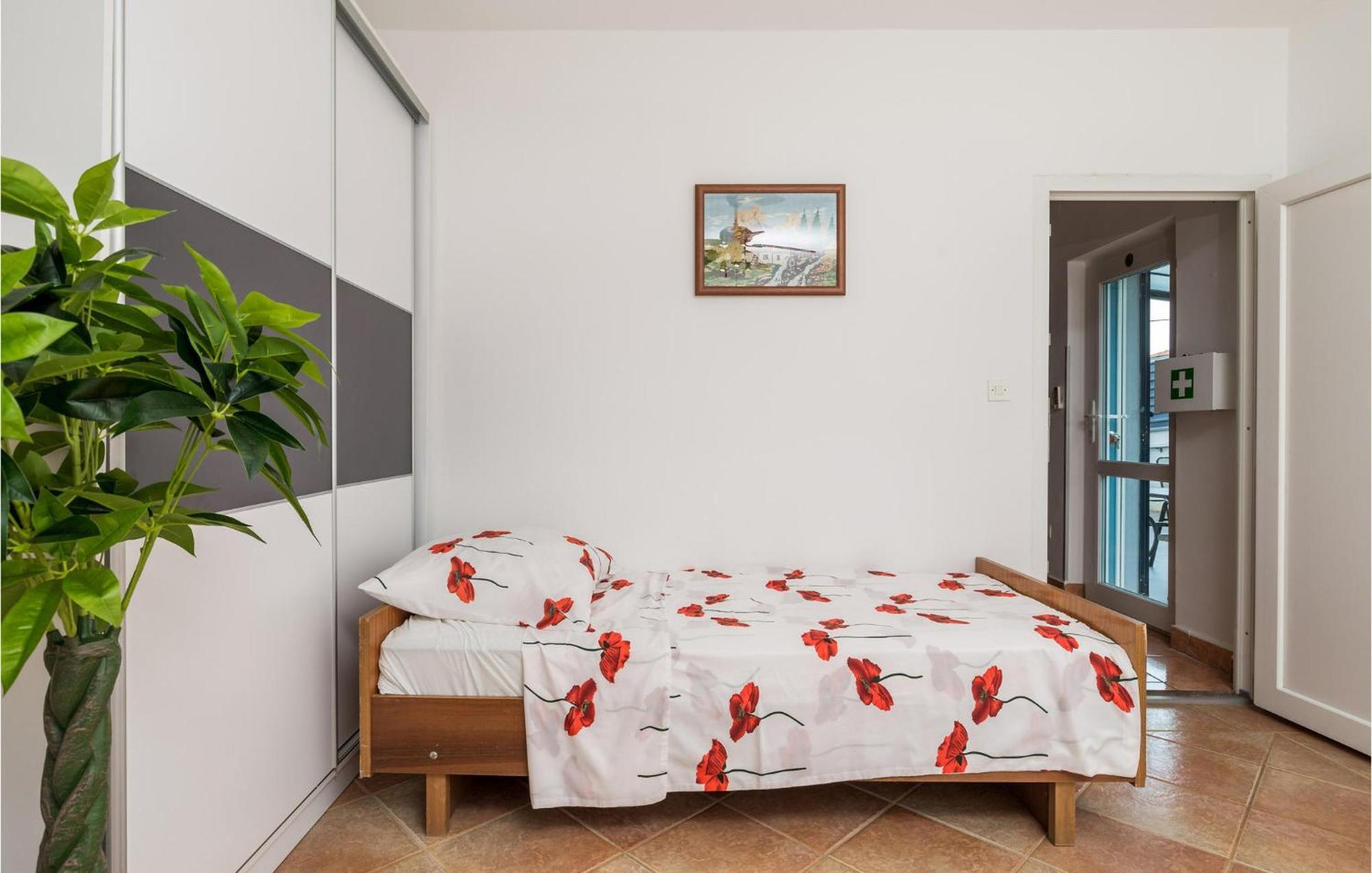 1 Bedroom Beautiful Apartment In Vrh Vrh  Екстер'єр фото